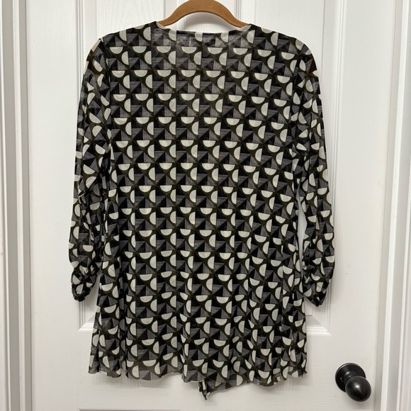 Alfani Asymmetrical Monochrome Geometric Long Sleeve Blouse - Picture 2 of 8